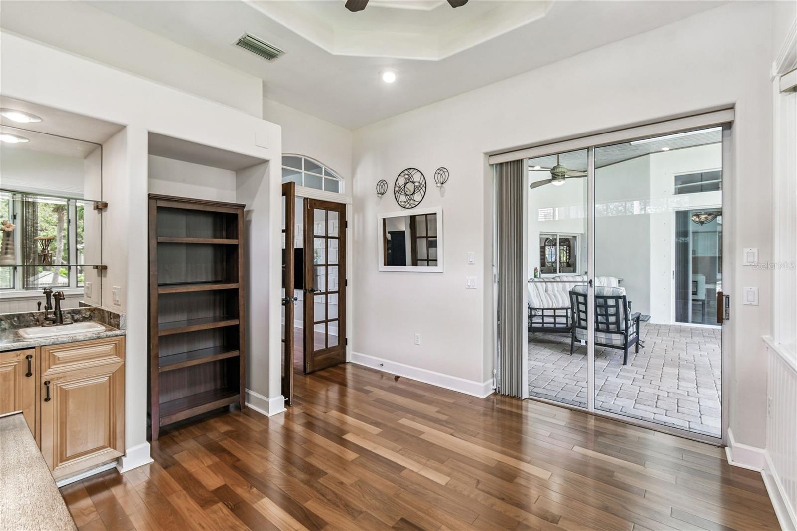 MEYERS COVE - Residential