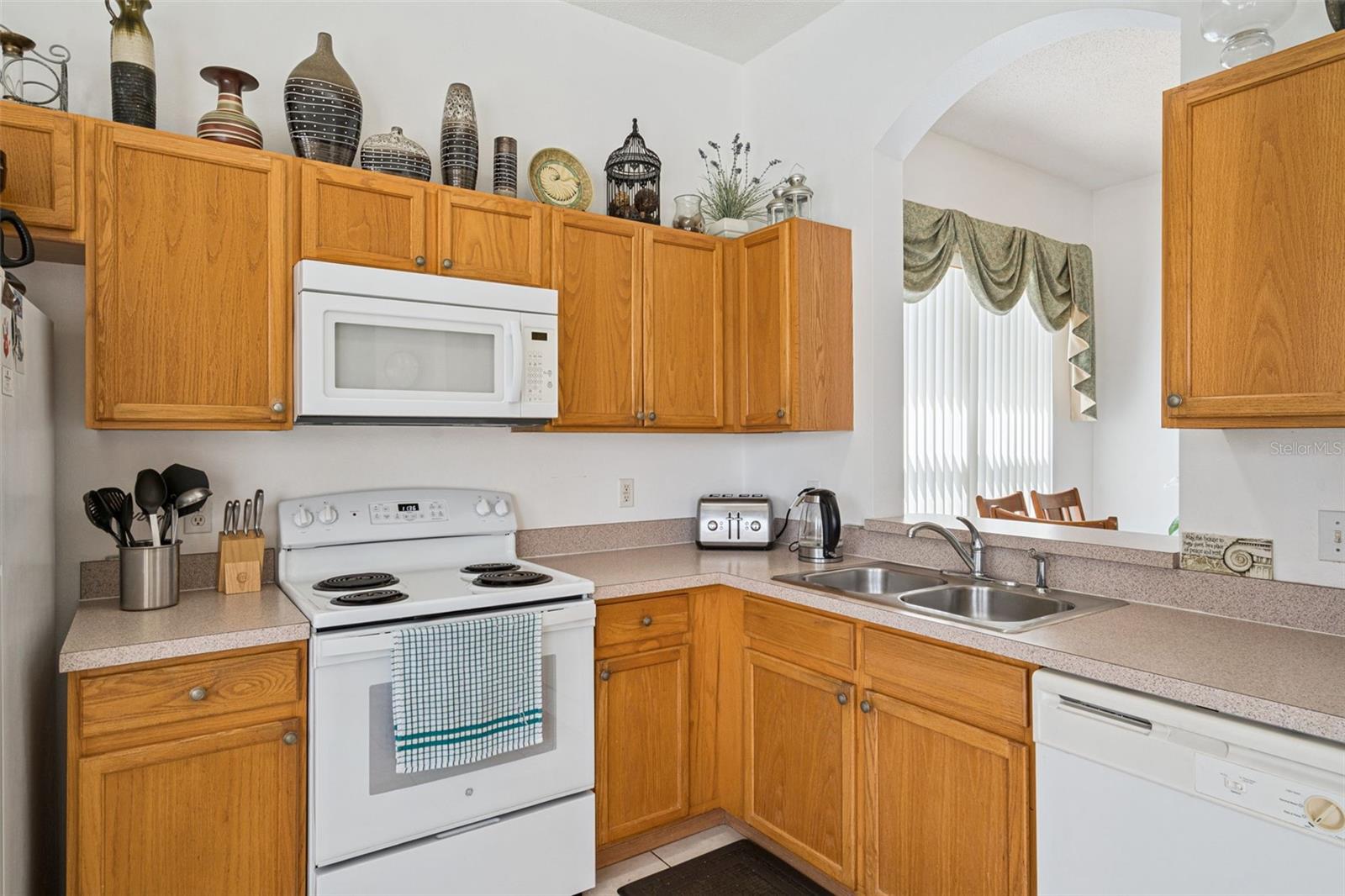 HAMPTON LAKES, HAMPTON ESTATES - Residential