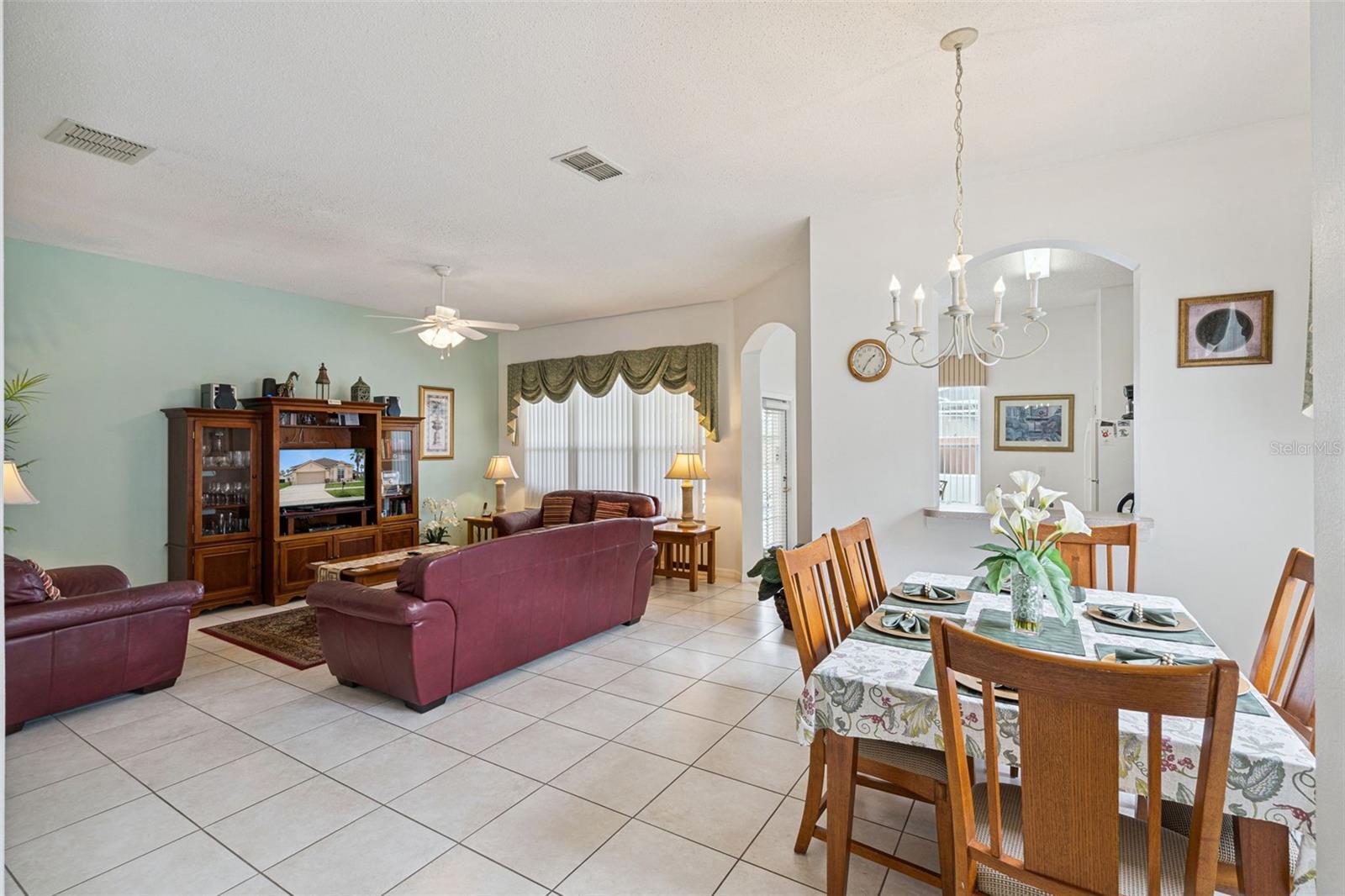 HAMPTON LAKES, HAMPTON ESTATES - Residential