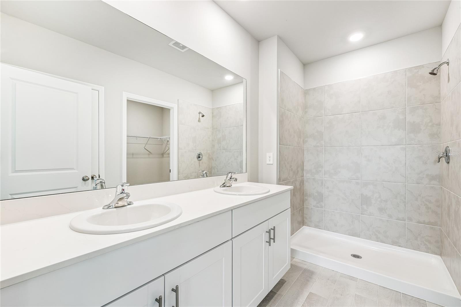 HERITAGE LAKE PARK - Residential