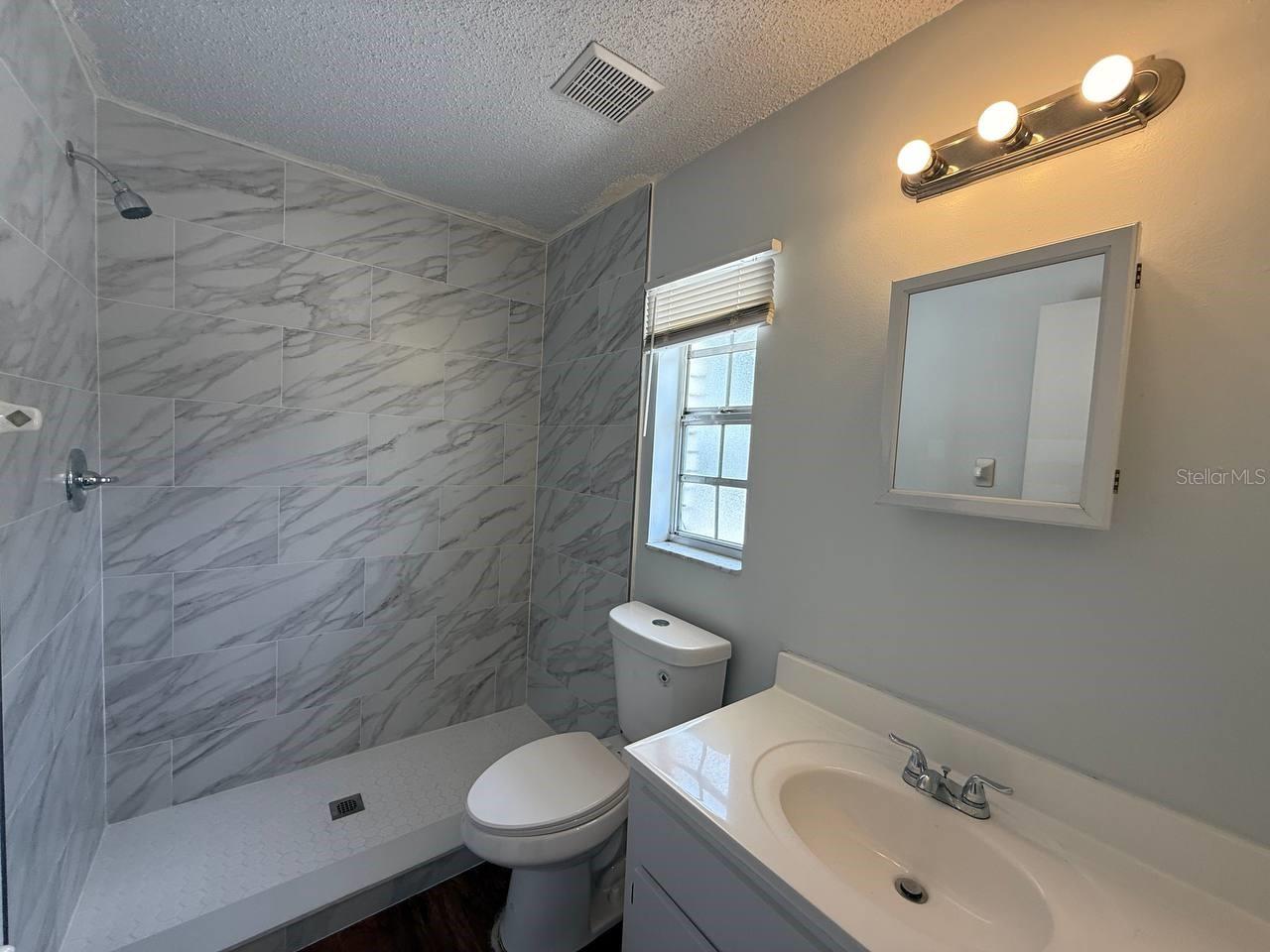 BLOOMINGDALE VILLAS UNIT 1 - Residential Lease