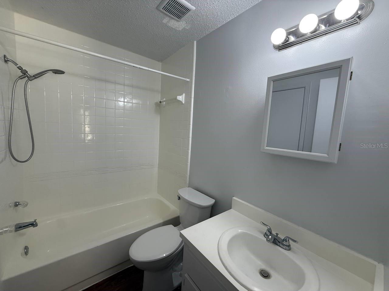 BLOOMINGDALE VILLAS UNIT 1 - Residential Lease