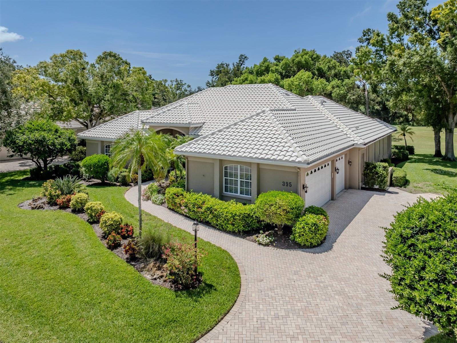 395 AUTUMN CHASE DRIVE