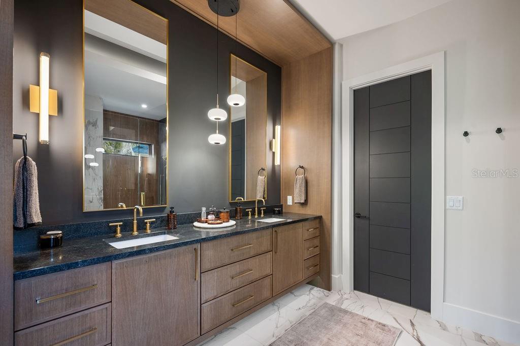 LAKE KNOWLES TERRACE - Residential