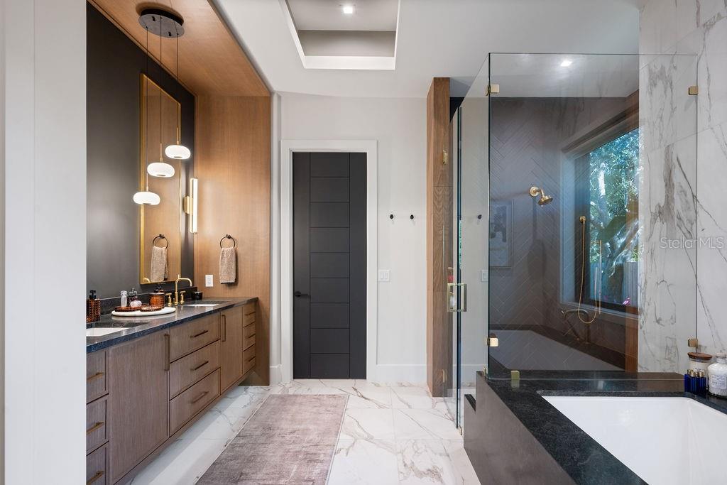 LAKE KNOWLES TERRACE - Residential