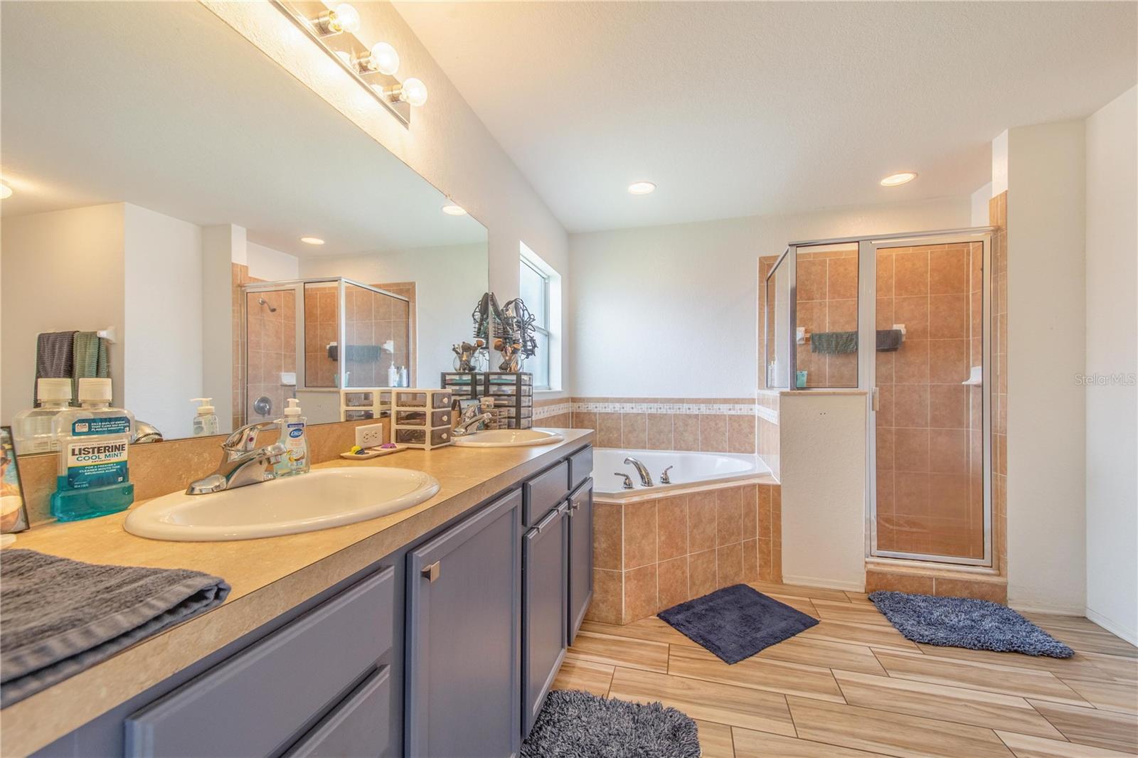 COUNTRY CLUB TRAILS - Residential