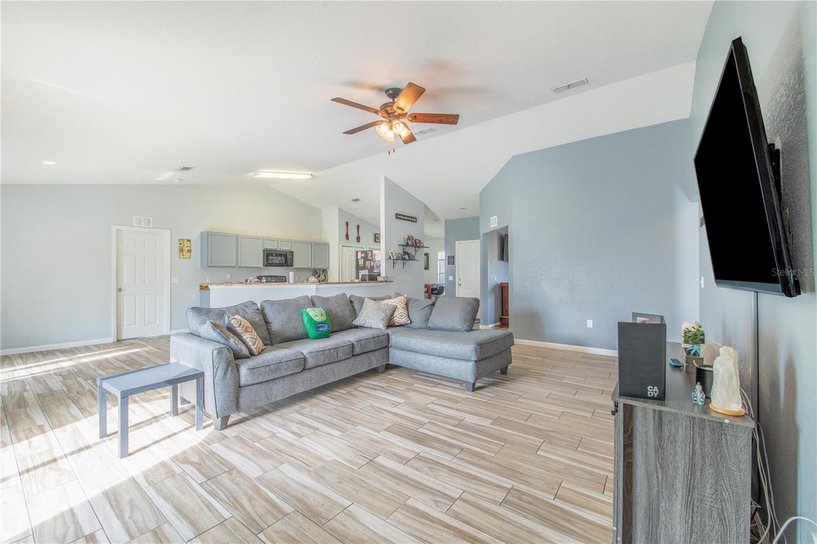 COUNTRY CLUB TRAILS - Residential