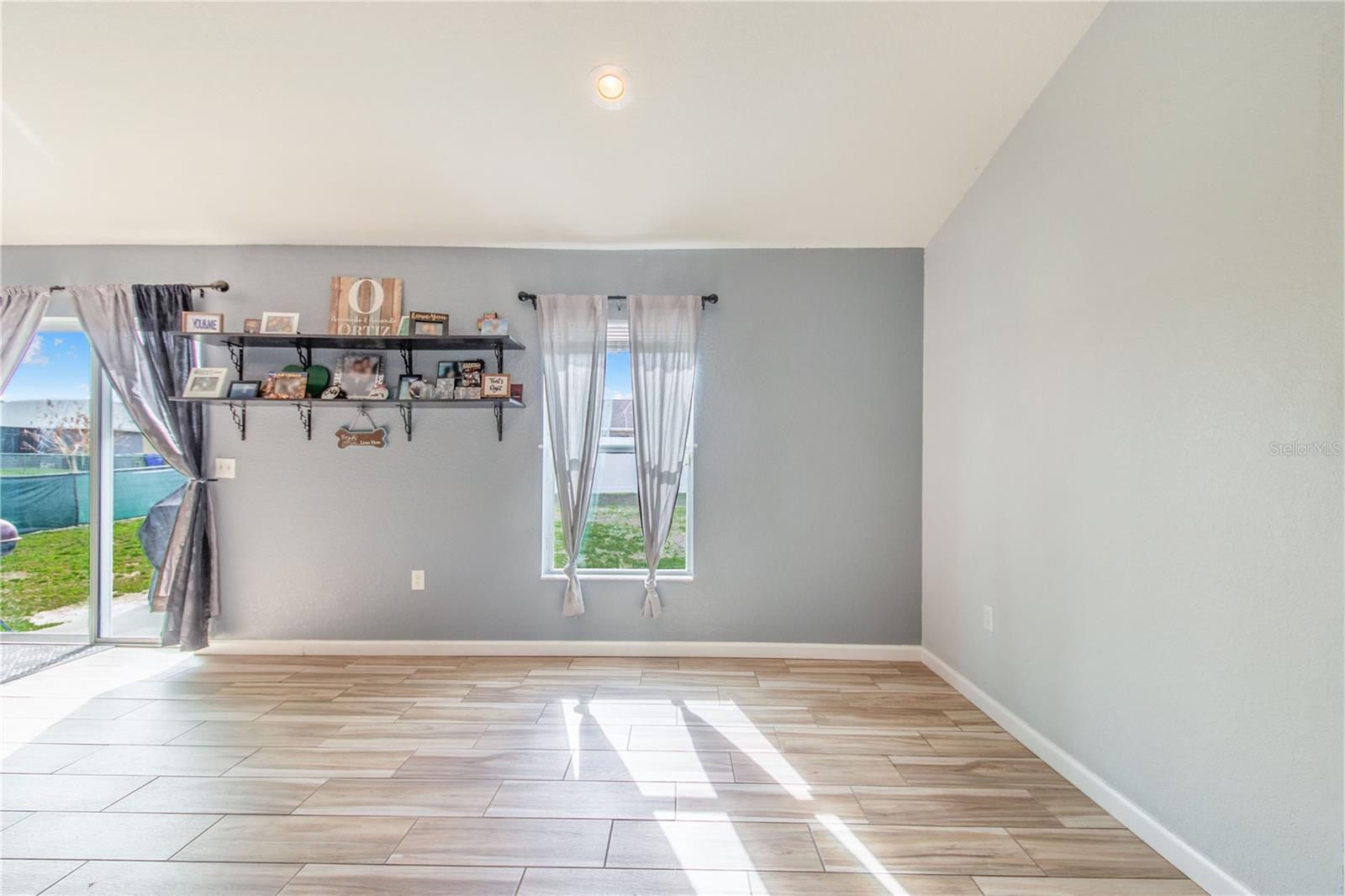 COUNTRY CLUB TRAILS - Residential