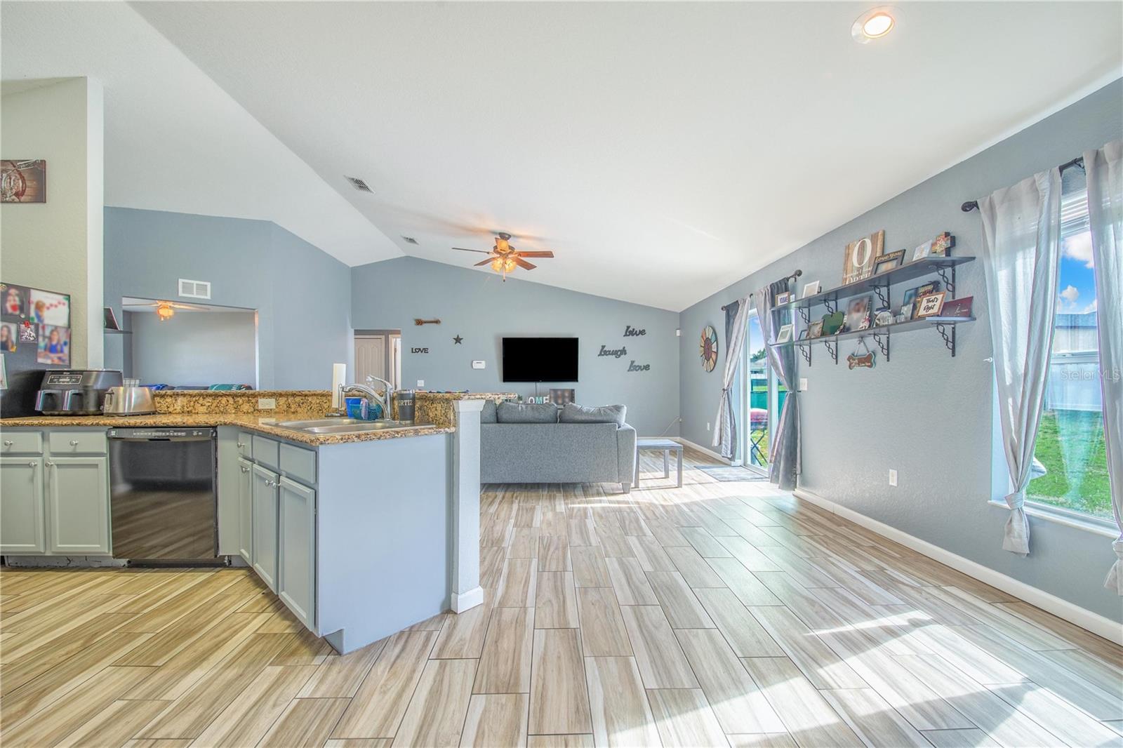 COUNTRY CLUB TRAILS - Residential