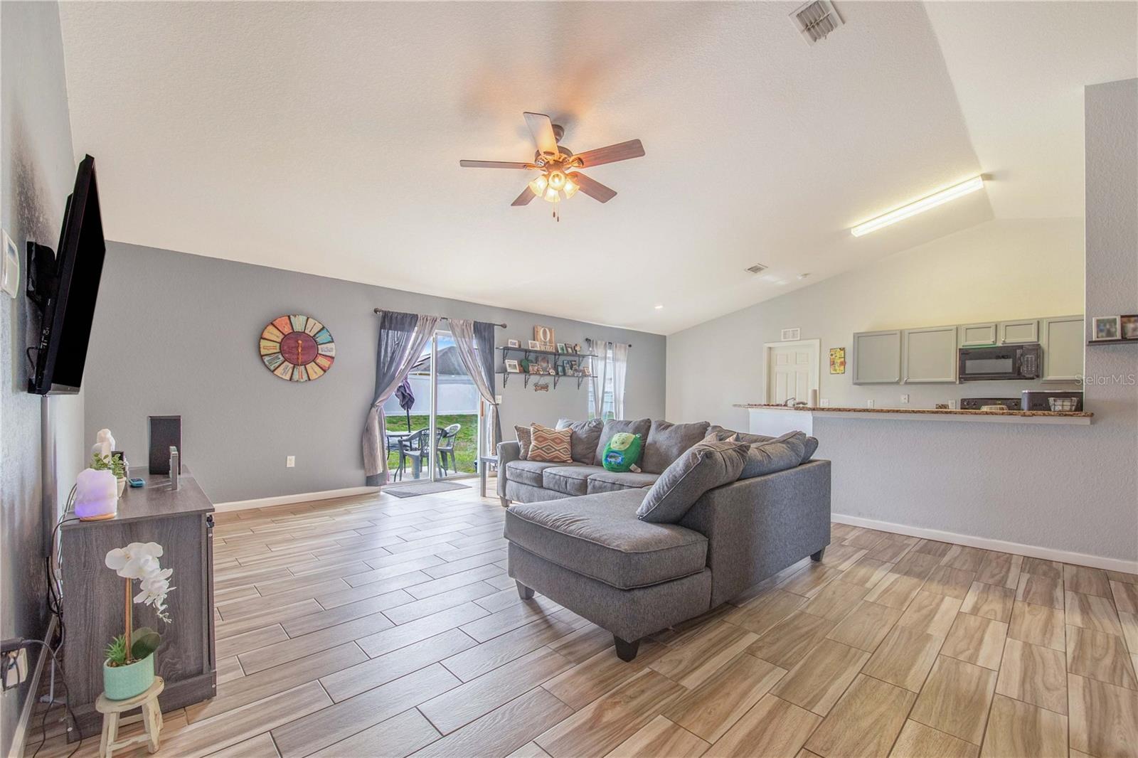 COUNTRY CLUB TRAILS - Residential