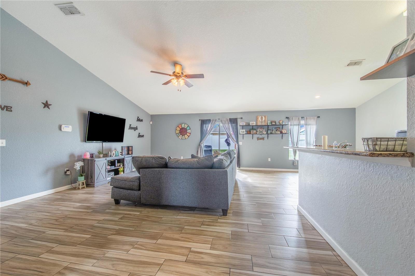 COUNTRY CLUB TRAILS - Residential