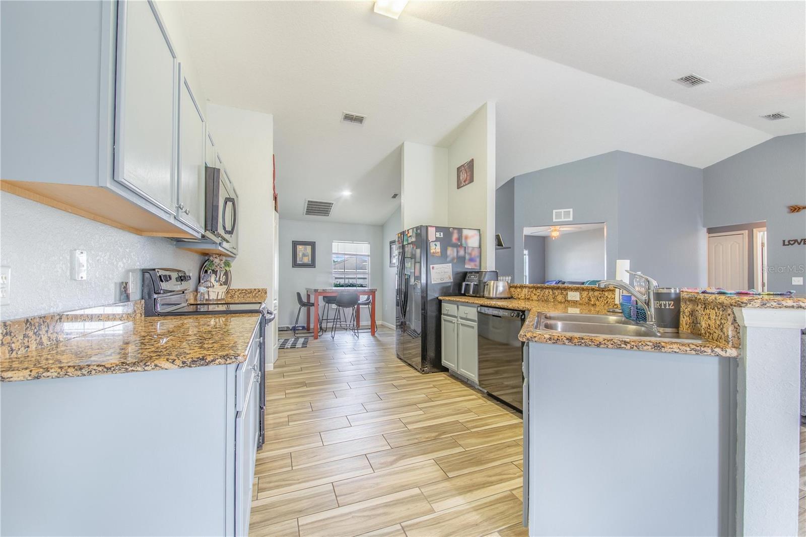 COUNTRY CLUB TRAILS - Residential