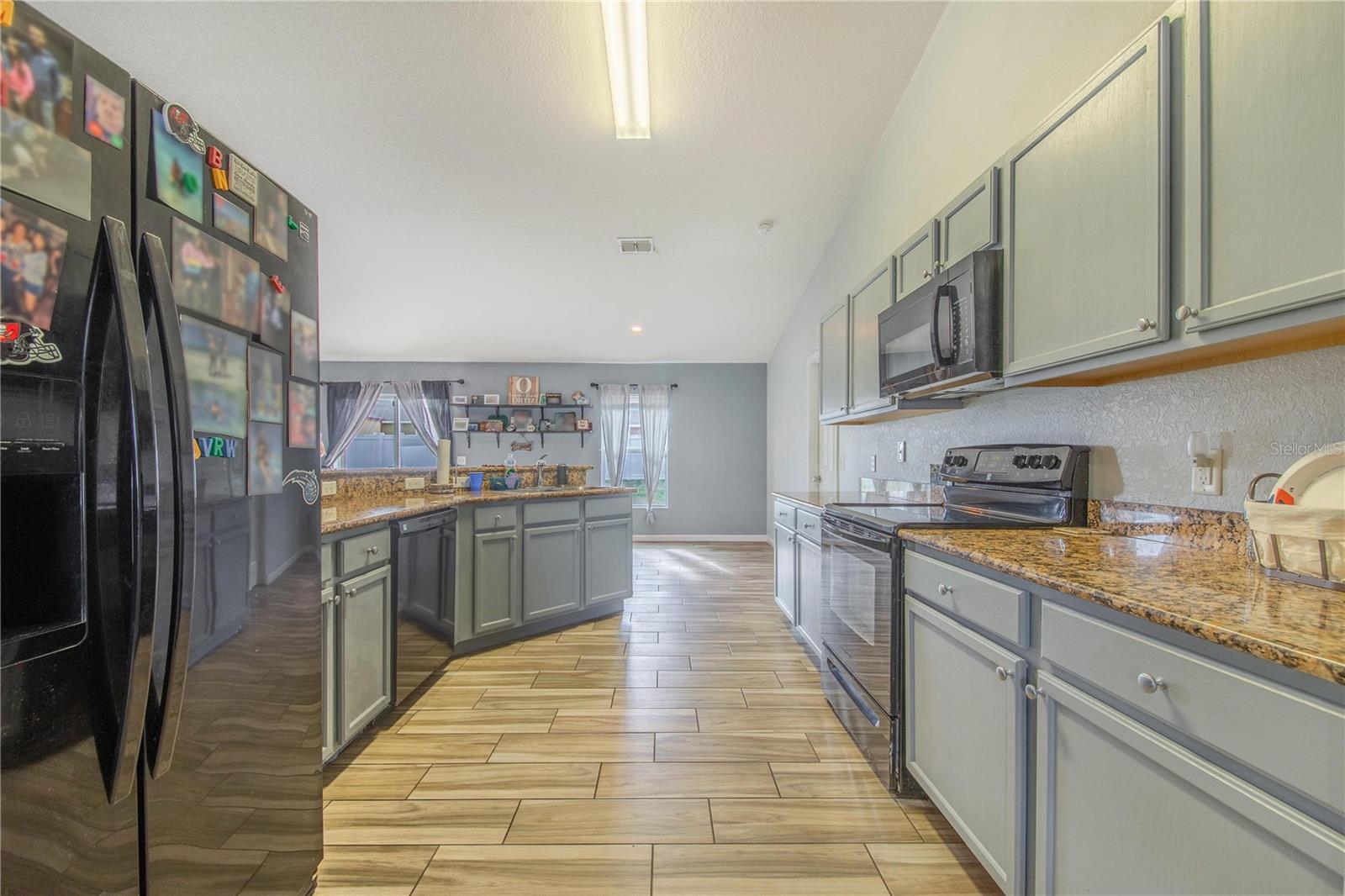 COUNTRY CLUB TRAILS - Residential