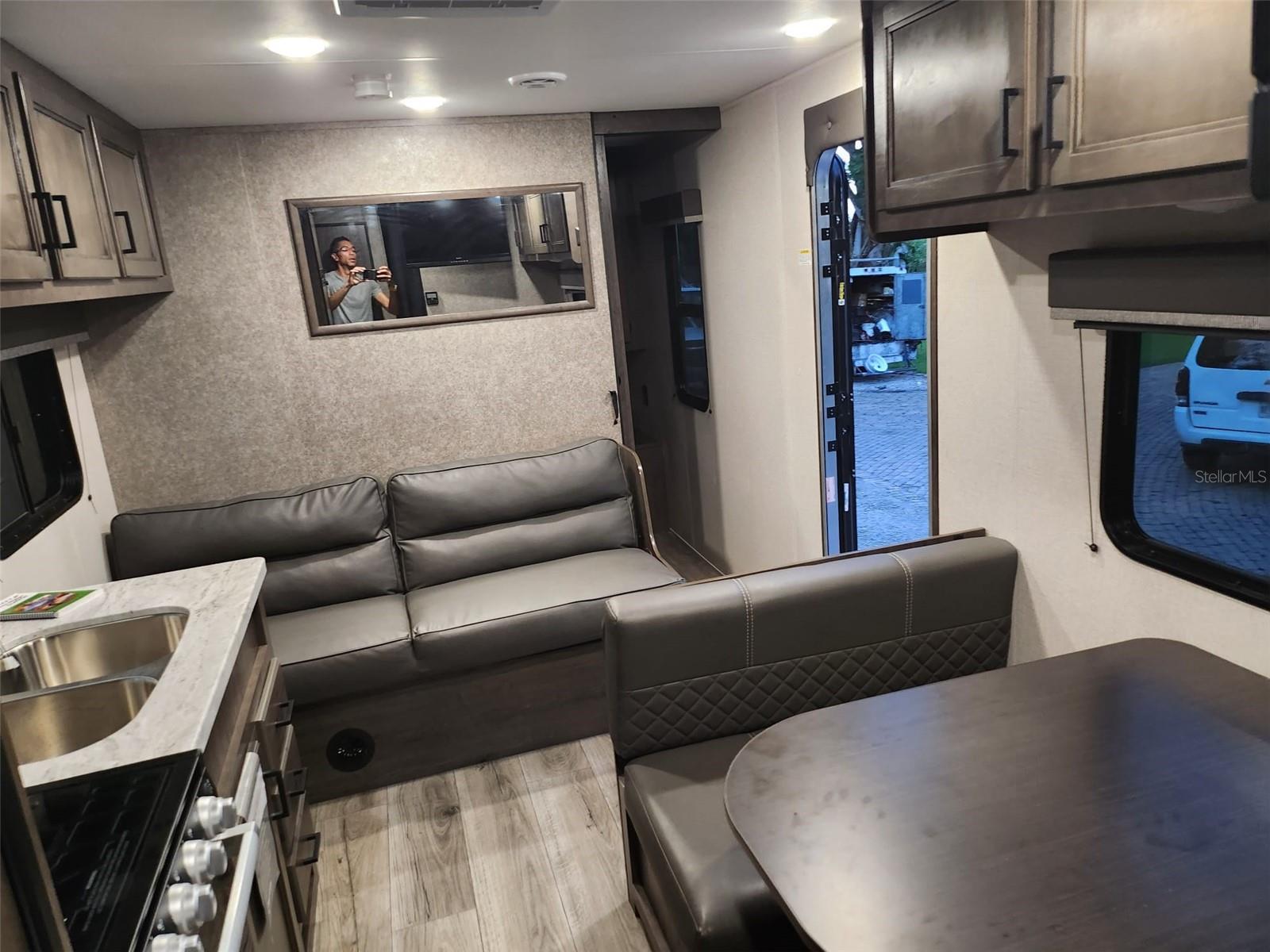 OAKRIDGE ESTATES - Land