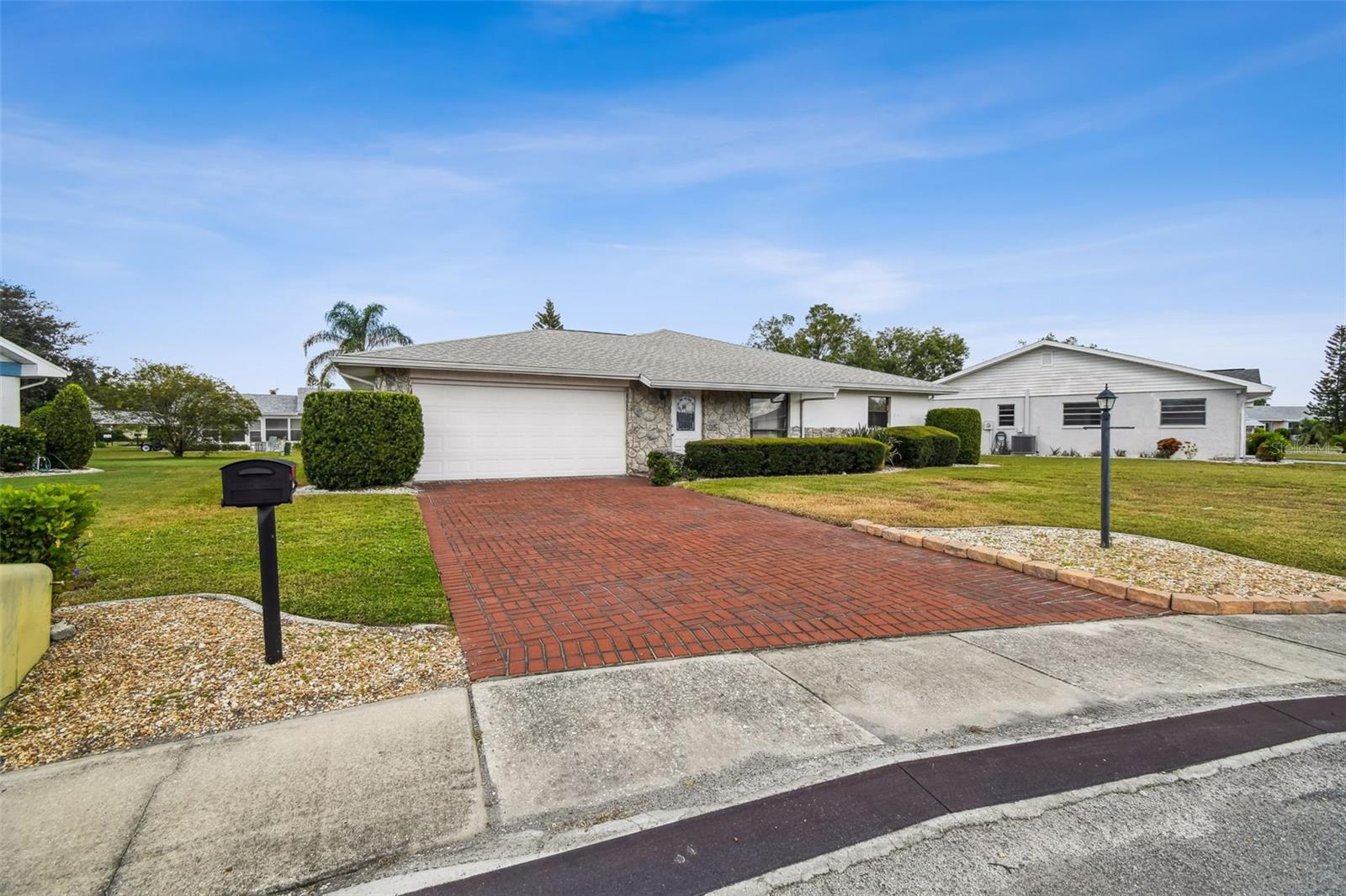 1803 PINEAPPLE PALM COURT