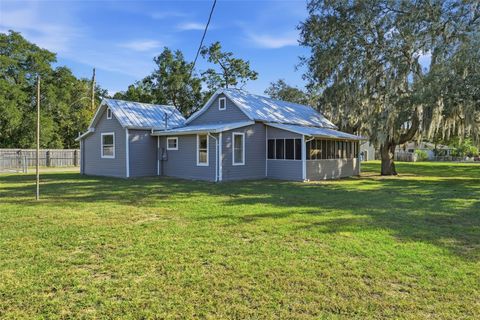 Photo of 19402 E 5th Street, Umatilla, FL 32784 (MLS # G5105055)