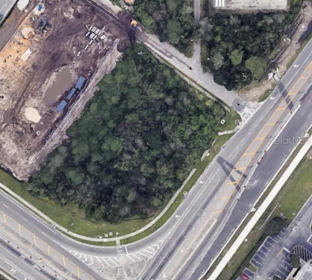 E OSCEOLA PARKWAY