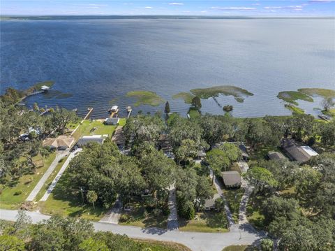 A home in LAKE WALES