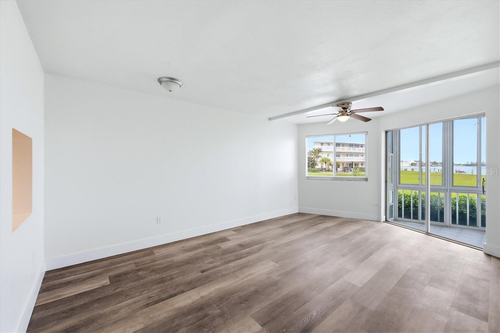 769 JOHN RINGLING BOULEVARD 4