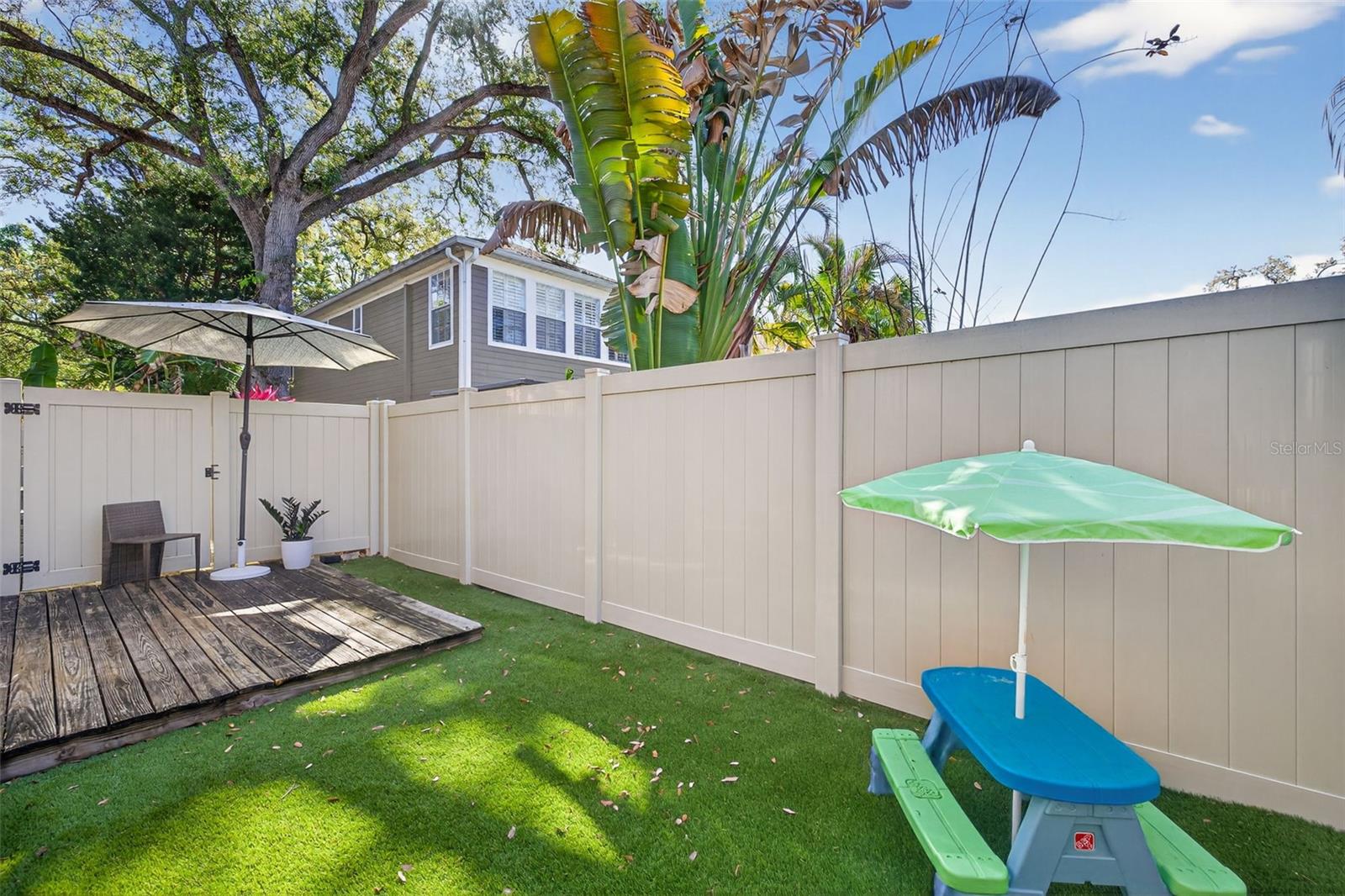 TOWNHOUSES AT GRANADA - Residential