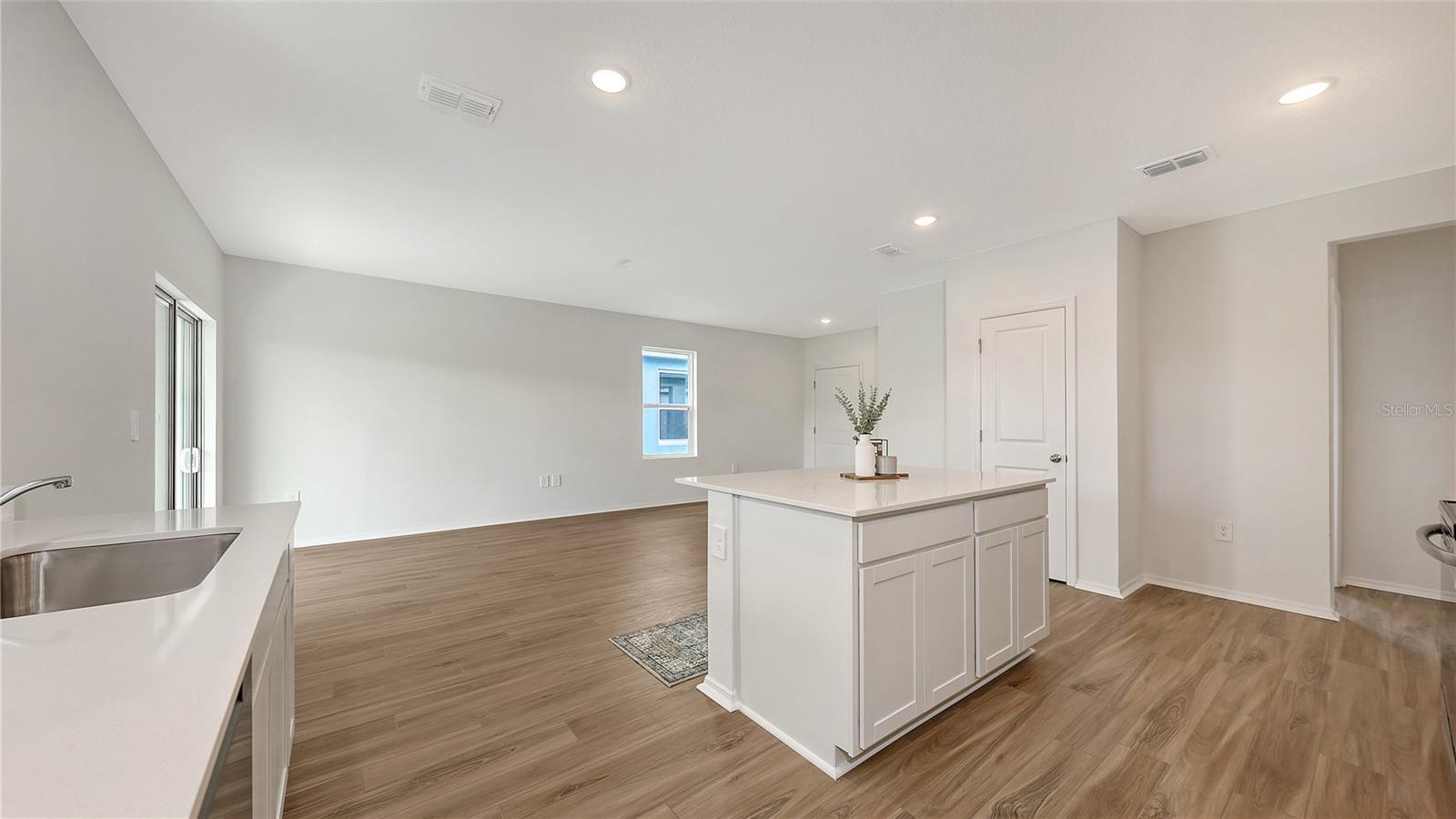 4410 HAWTHORN AVENUE