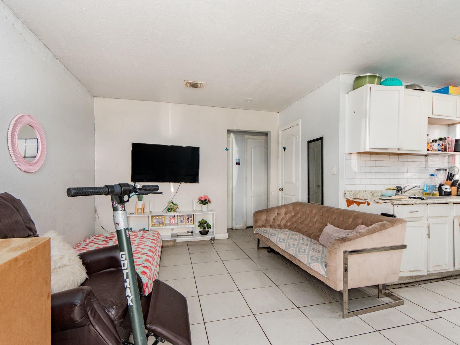 2532 W WALNUT STREET