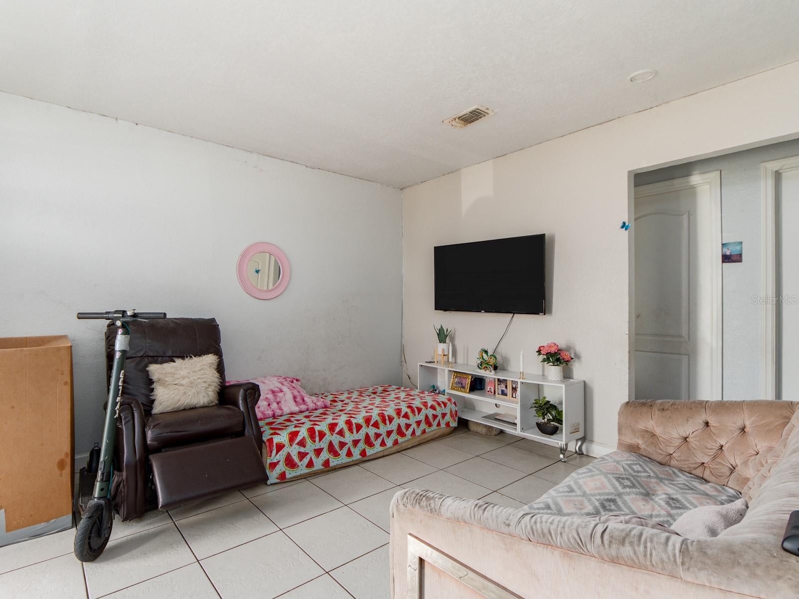 2532 W WALNUT STREET