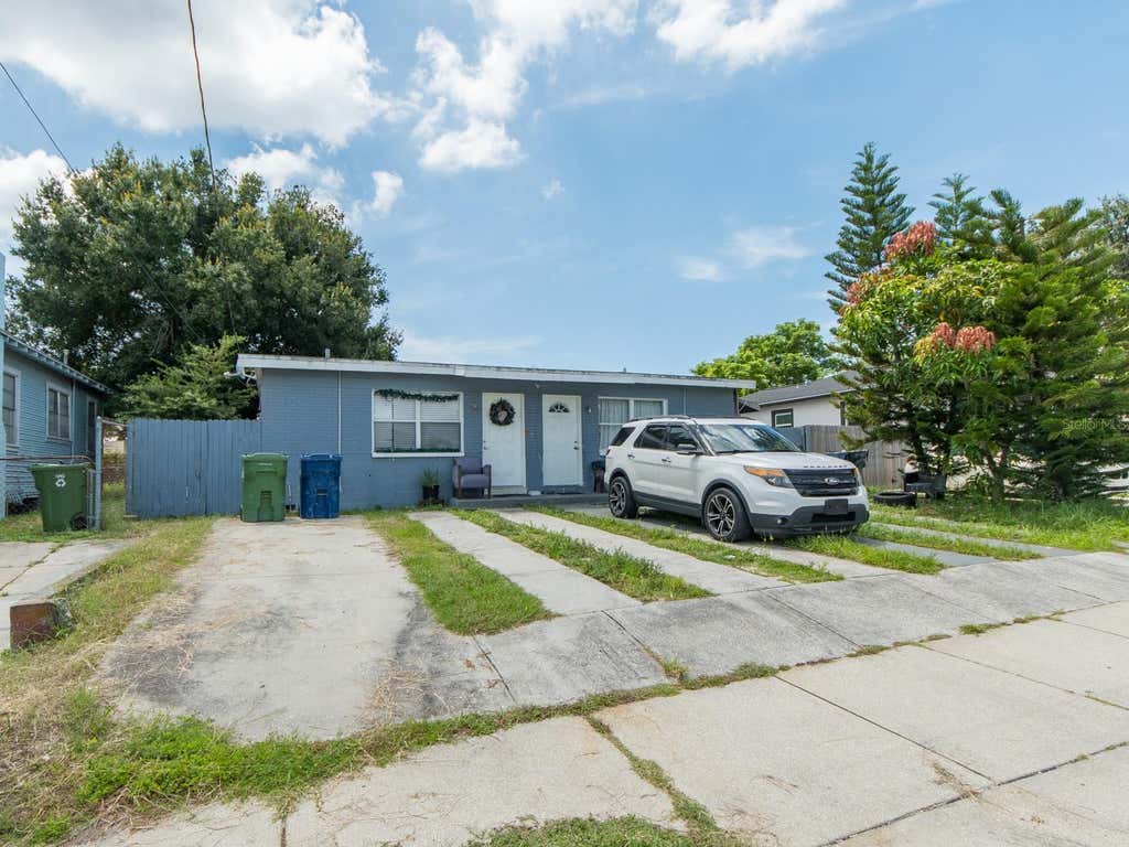 Photo of 2532 W Walnut Street, Tampa, FL 33607 (MLS # TB8540156)
