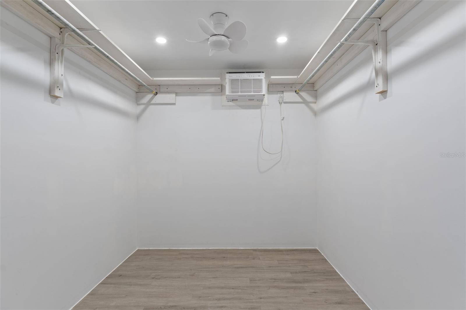 CASONS INGLIS ACRES 01 - Residential