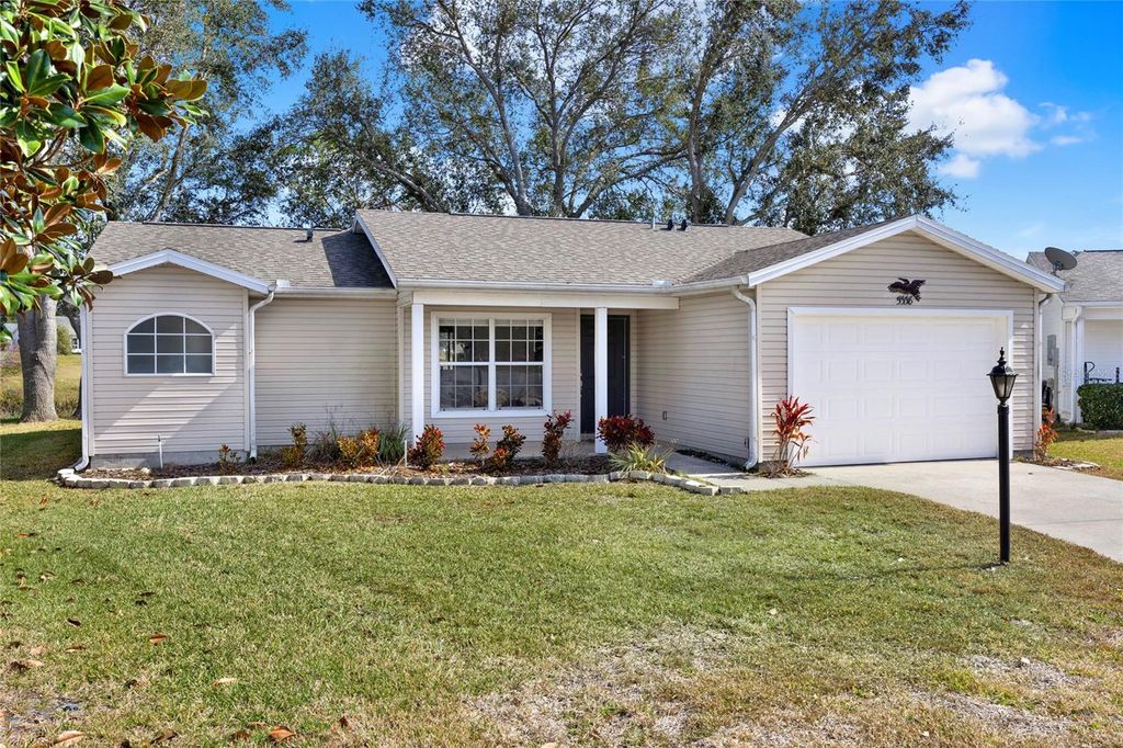 Photo of 5338 Tigers Tail, Leesburg, FL 34748 (MLS # G5111041)