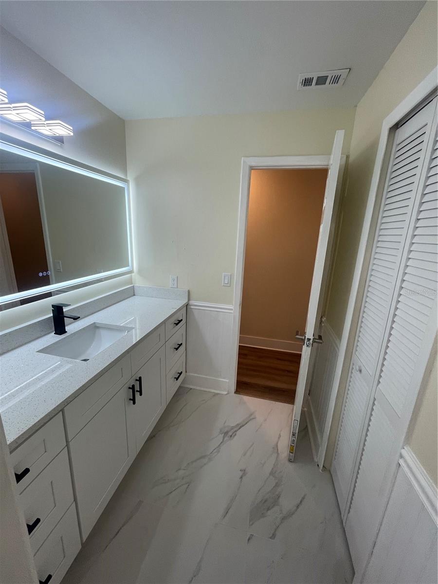 BAYPORT WEST PH I - Residential Lease