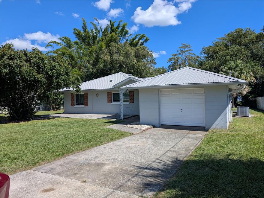 Charming Lakefront "Cottage" in Prime Orlando Location Experience the best of lakefront living with this charming block home nestled on the shores of the highly sought-after Lake Jessamine—a true local gem. This 2-bedroom, 1.5-bath home offers unbeatable views of the lake, where you can enjoy stunning sunrises and refreshing breezes daily. 
Just minutes from downtown Orlando, major highways, MCO International airport, shopping and more.