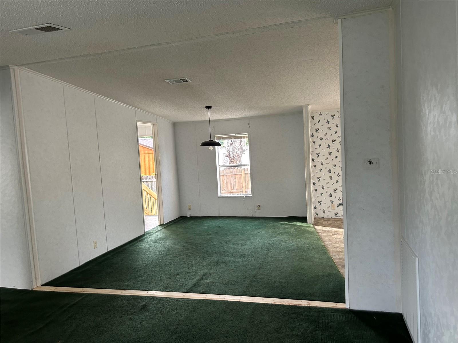 DELAND MOBILE HOMESITES UNREC 157 - Residential