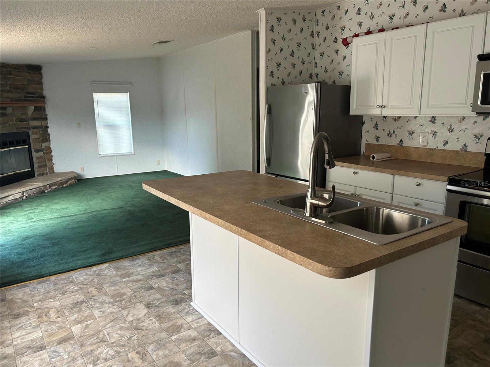 DELAND MOBILE HOMESITES UNREC 157 - Residential