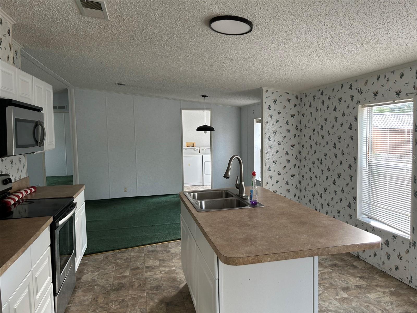 DELAND MOBILE HOMESITES UNREC 157 - Residential