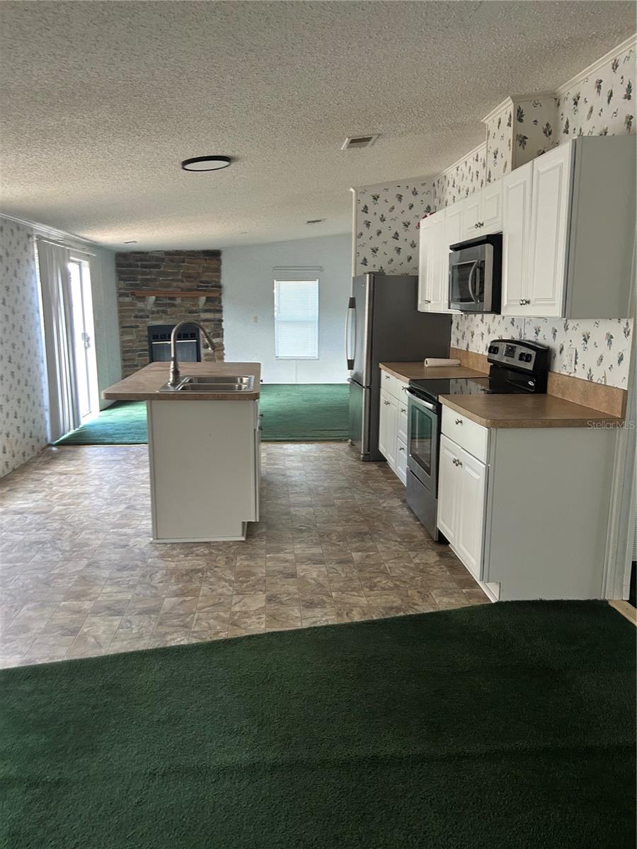 DELAND MOBILE HOMESITES UNREC 157 - Residential