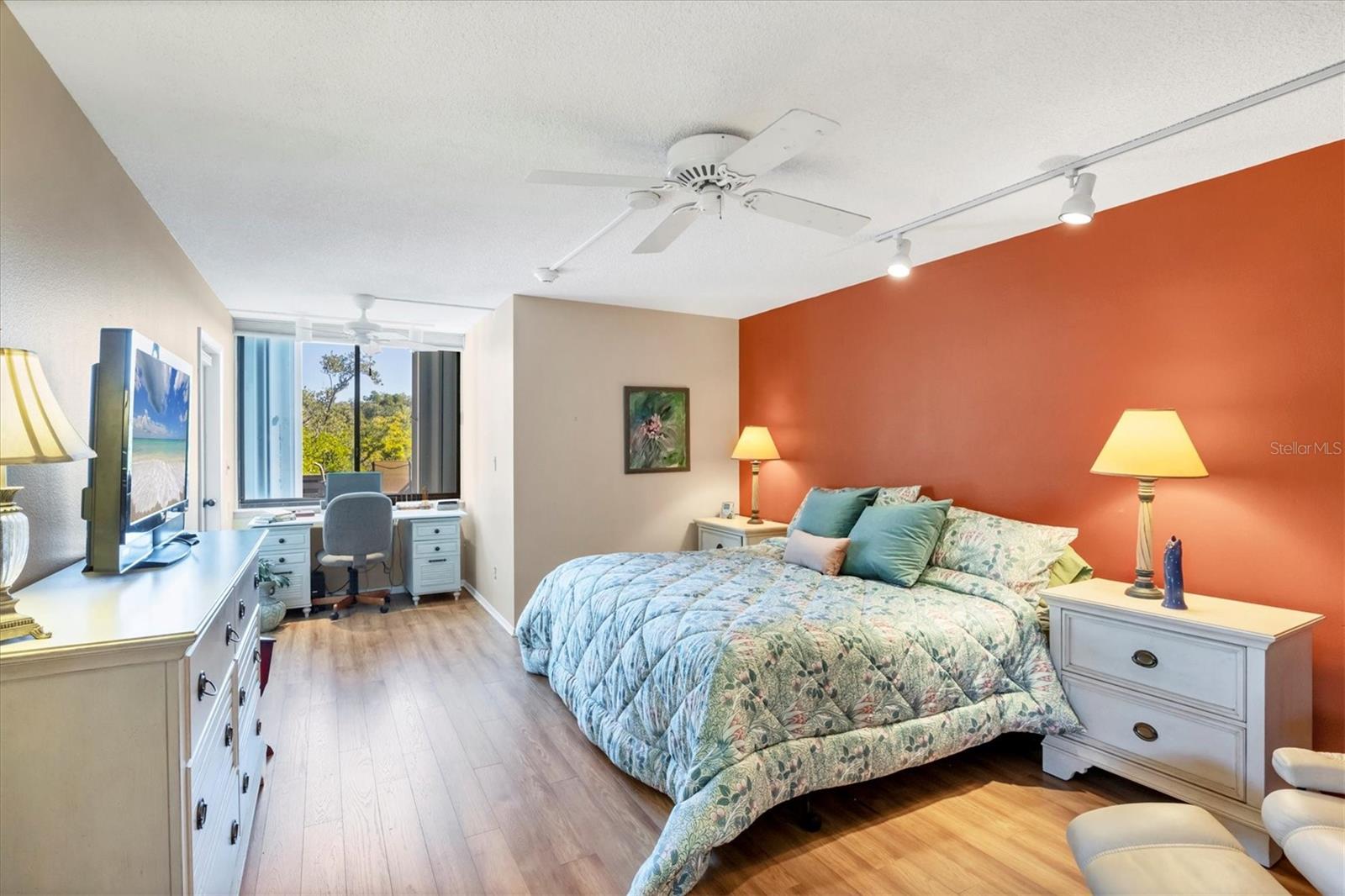 BAYPORT BCH & TEN PH E - Residential