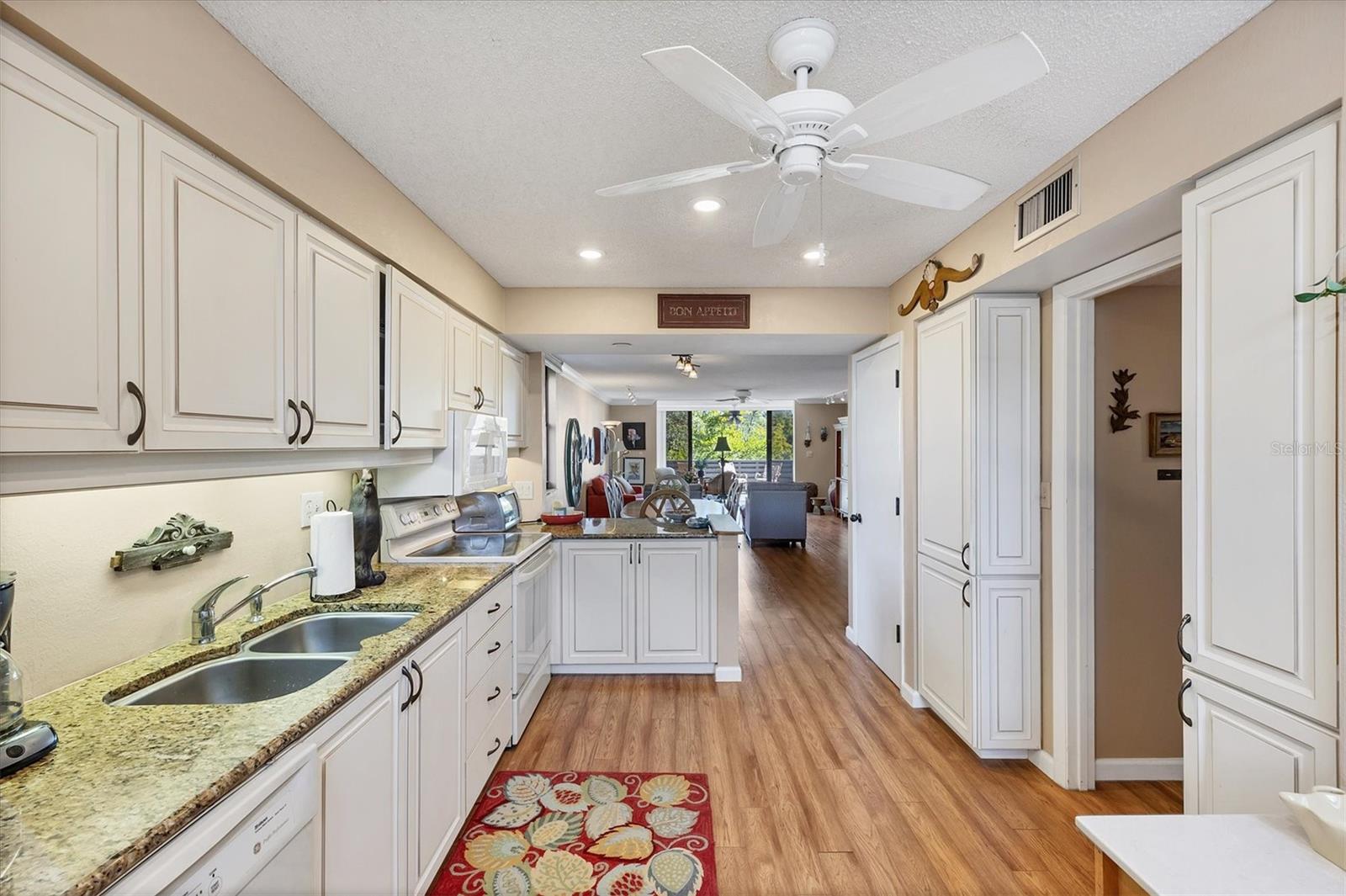 BAYPORT BCH & TEN PH E - Residential