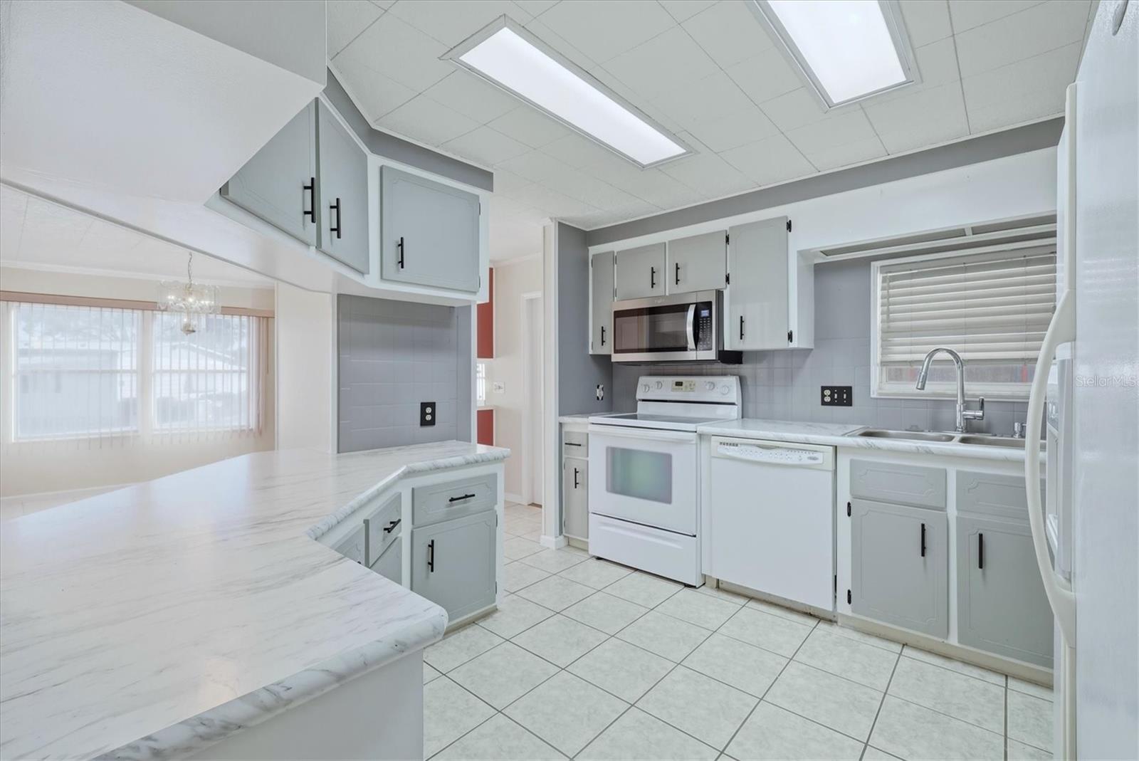 SHADOW BROOK MOBILE HOME - Residential