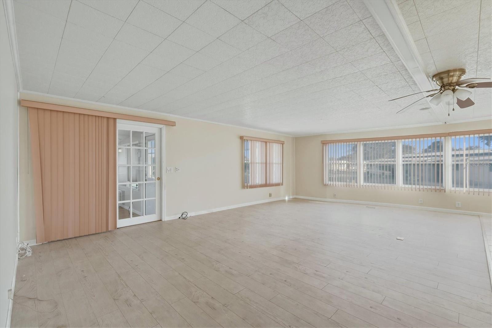 SHADOW BROOK MOBILE HOME - Residential