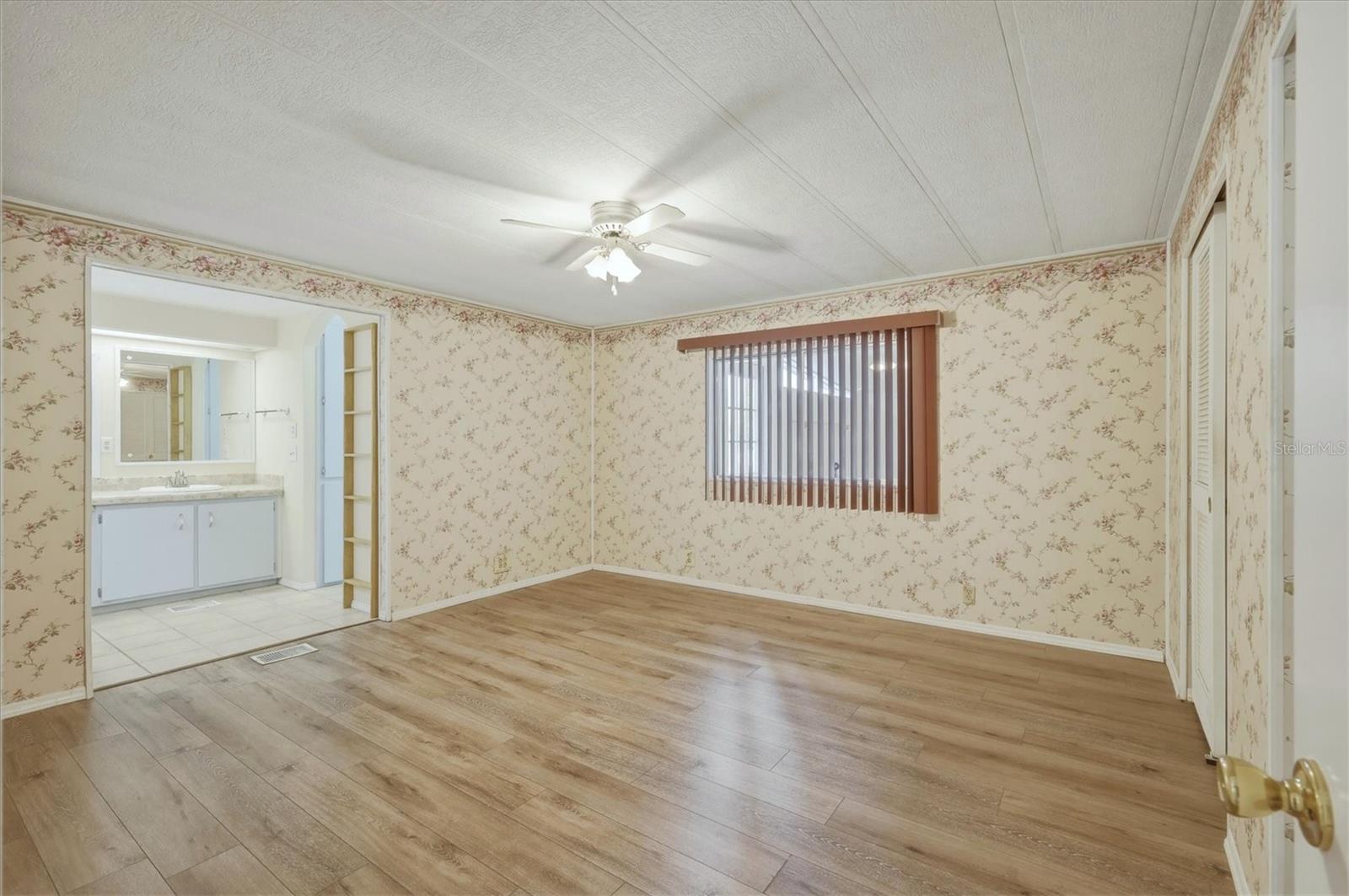 SHADOW BROOK MOBILE HOME - Residential