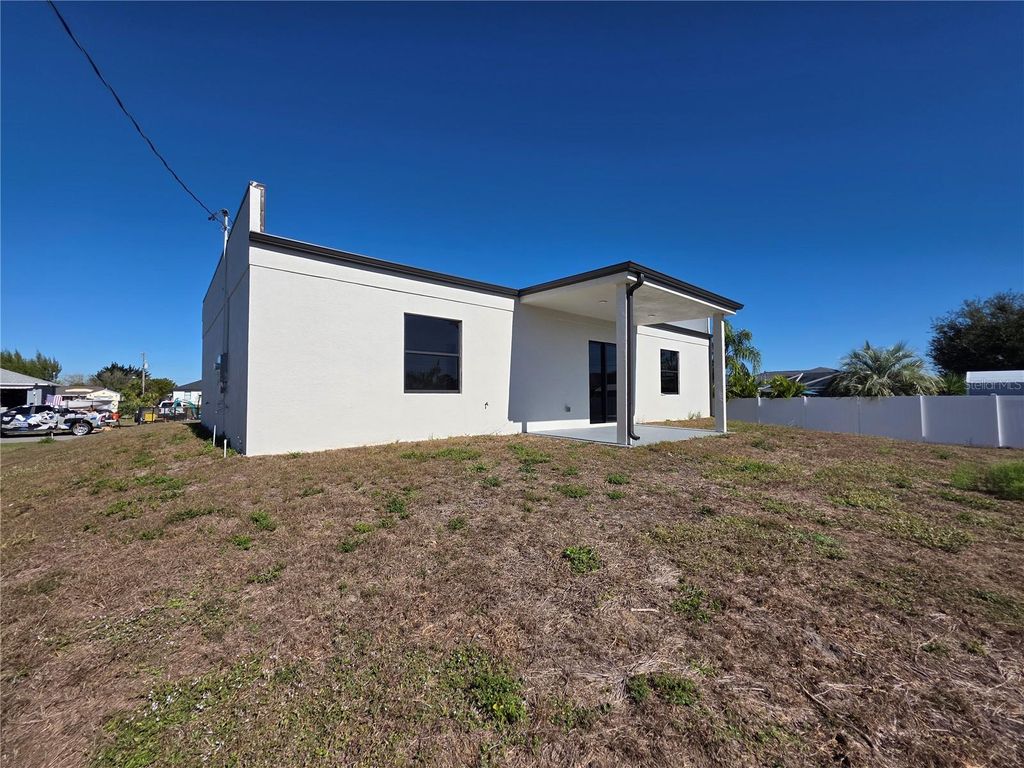 Photo of 1324 NE 18th Terrace, Cape Coral, FL 33909 (MLS # S5140251)