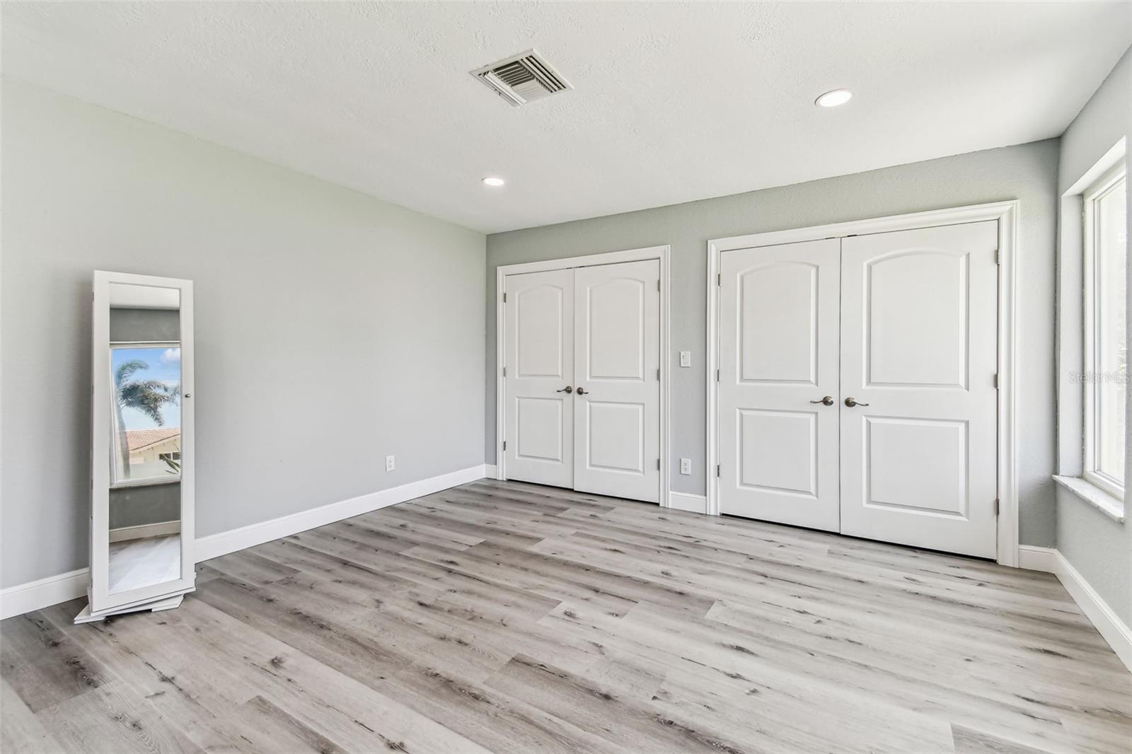 OAKHURST SHORES 5TH ADD - Residential