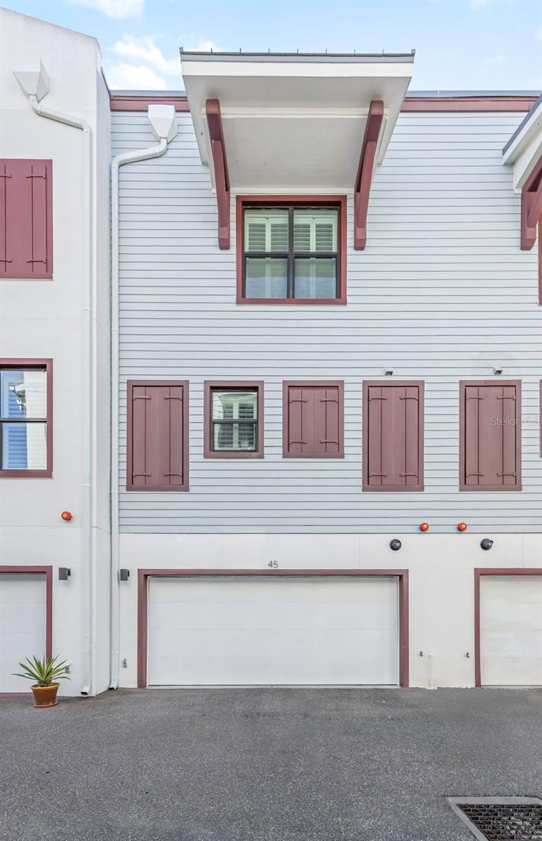 HIGHLAND TWNHMS - Residential