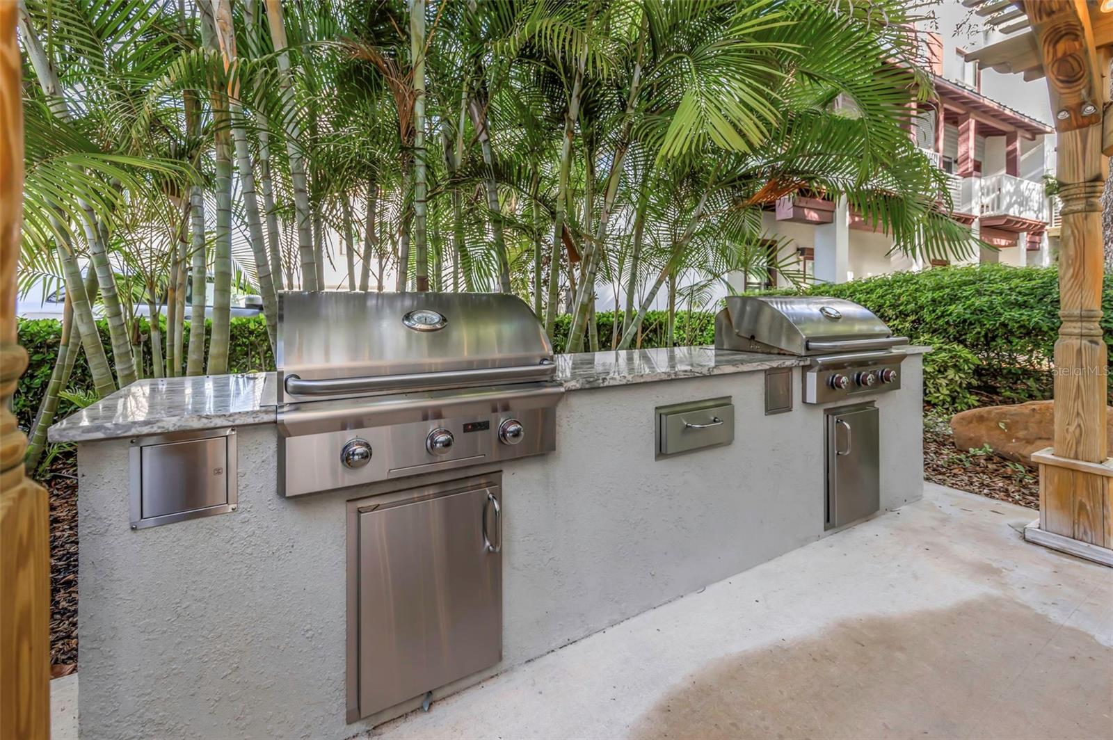 HIGHLAND TWNHMS - Residential