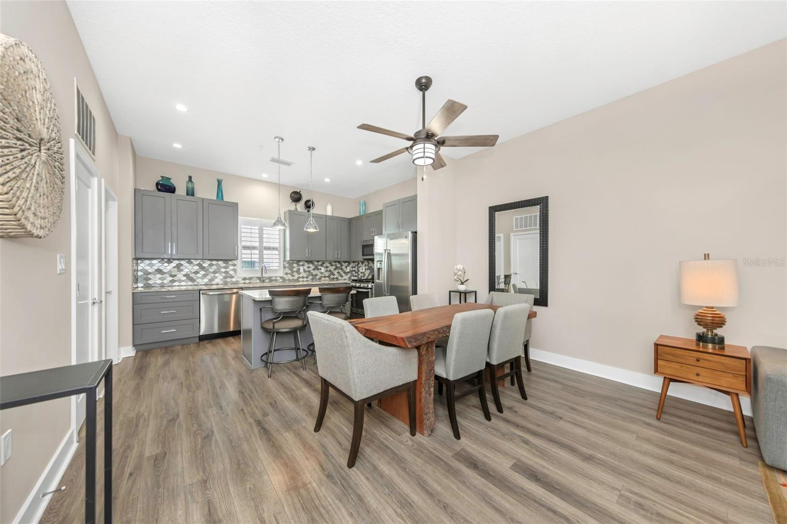 HIGHLAND TWNHMS - Residential