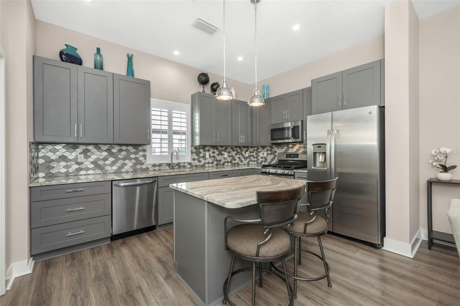 HIGHLAND TWNHMS - Residential