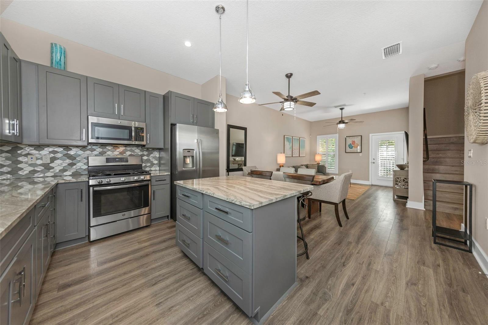 HIGHLAND TWNHMS - Residential