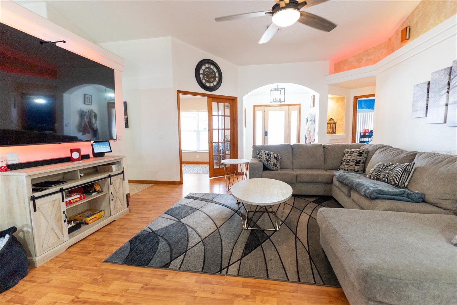 SILVER SPRINGS SHORES - Residential