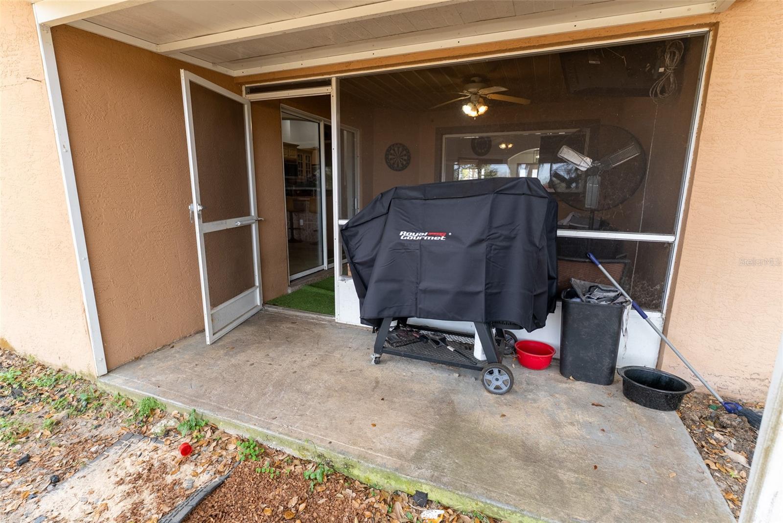 SILVER SPRINGS SHORES - Residential